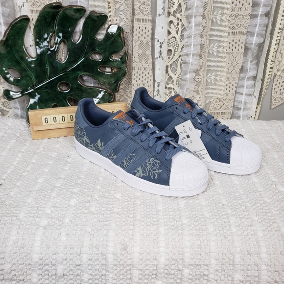 superstar blue floral